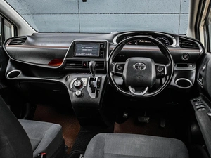 Минивэн Toyota Sienta 2015 года, 1319000 рублей, Кирилловка