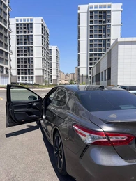 Седан Toyota Camry 2020 года, 2800000 рублей, Красноярск