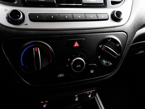 Седан Hyundai Solaris 2018 года, 1389000 рублей, Тюмень