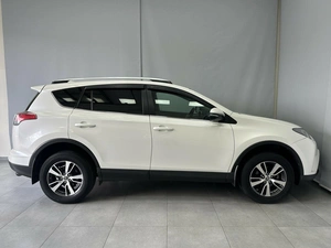 Внедорожник Toyota RAV4 2016 года, 2340000 рублей, Красноярск