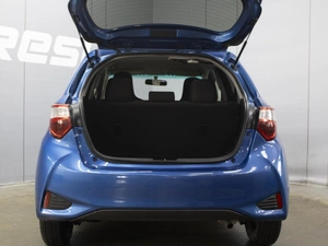 Хетчбэк Toyota Vitz 2017 года, 885000 рублей, Омск