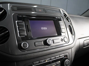 Внедорожник Volkswagen Tiguan 2011 года, 1290000 рублей, Омск