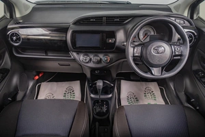 Хетчбэк Toyota Vitz 2018 года, 1279000 рублей, Томск