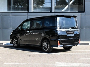 Минивэн Toyota Voxy 2016 года, 1999000 рублей, Кирилловка
