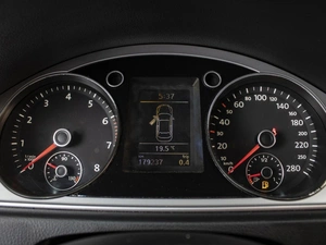 Седан Volkswagen Passat CC 2011 года, 1050000 рублей, Омск
