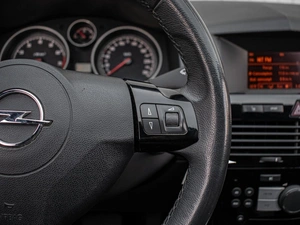 Хетчбэк Opel Astra GTC 2010 года, 760000 рублей, Краснодар