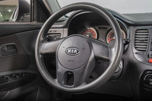 Седан Kia Rio 2010 года, 559000 рублей, Томск