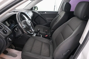 Внедорожник Volkswagen Tiguan 2012 года, 1099000 рублей, Красноярск