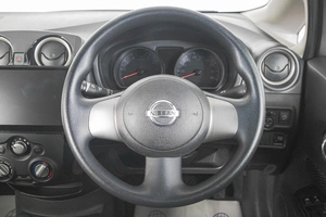Хетчбэк Nissan Note 2012 года, 909000 рублей, Кемерово