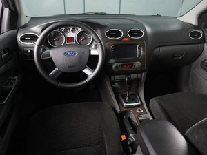 Хетчбэк Ford Focus 2008 года, 470000 рублей, Красный Пахарь