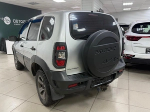 Внедорожник Chevrolet Niva 2011 года, 350000 рублей, Ачинск