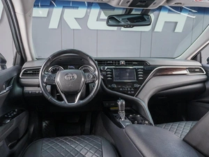 Седан Toyota Camry 2019 года, 3249000 рублей, Сургут