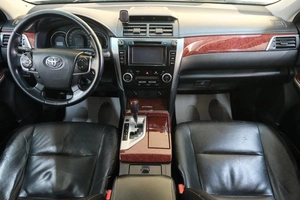 Седан Toyota Camry 2013 года, 1599000 рублей, Омск