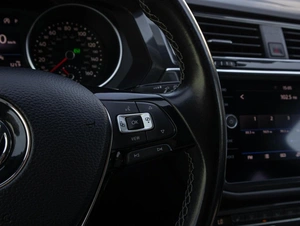 Внедорожник Volkswagen Tiguan L 2020 года, 2800000 рублей, Большой Сочи