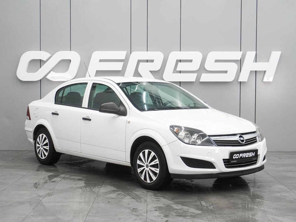 Седан Opel Astra 2013 года, 624000 рублей, Воронеж