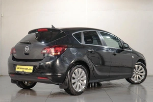 Хетчбэк Opel Astra 2012 года, 749000 рублей, Челябинск