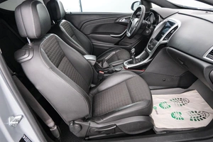 Хетчбэк Opel Astra GTC 2012 года, 899000 рублей, Красноярск