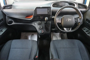 Минивэн Toyota Sienta 2015 года, 1299000 рублей, Омск