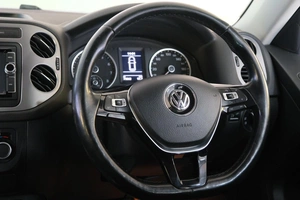 Внедорожник Volkswagen Tiguan 2015 года, 1629000 рублей, Омск