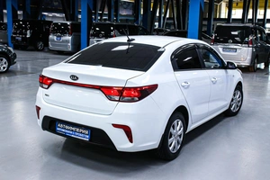 Седан Kia Rio 2018 года, 1363000 рублей, Солонцы