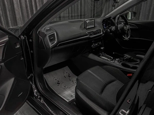Хетчбэк Mazda Axela 2017 года, 1380000 рублей, Красноярск