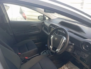 Хетчбэк Toyota Aqua 2015 года, 1093200 рублей, Красноярск