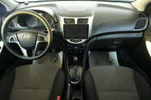 Седан Hyundai Solaris 2011 года, 879000 рублей, Омск