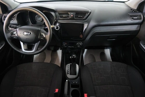 Седан Kia Rio 2014 года, 949000 рублей, Омск