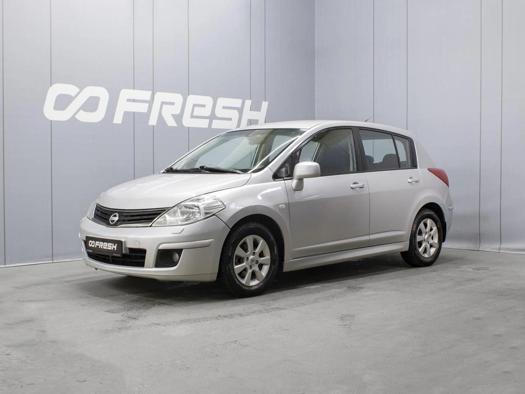 Хетчбэк Nissan Tiida 2011 года, 660000 рублей, Омск