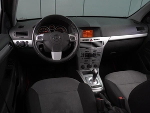 Хетчбэк Opel Astra 2013 года, 699000 рублей, Воронеж