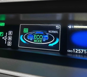Лифтбек Toyota Prius 2016 года, 1697000 рублей, Красноярск