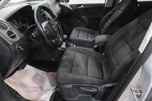 Внедорожник Volkswagen Tiguan 2011 года, 1229000 рублей, Новокузнецк