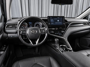 Седан Toyota Camry 2021 года, 3929000 рублей, Тюмень