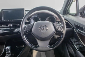 Внедорожник Toyota C-HR 2017 года, 2499000 рублей, Барнаул