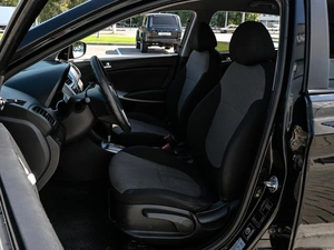 Хетчбэк Hyundai Solaris 2011 года, 809000 рублей, Волгоград