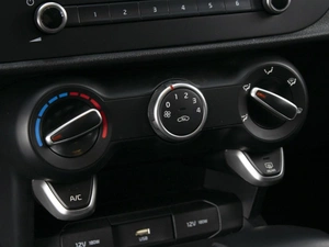 Седан Kia Rio 2021 года, 1802000 рублей, Омск