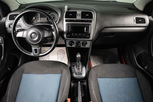 Седан Volkswagen Polo 2013 года, 759000 рублей, Сургут