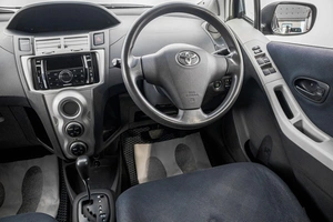 Хетчбэк Toyota Vitz 2006 года, 599000 рублей, Барнаул