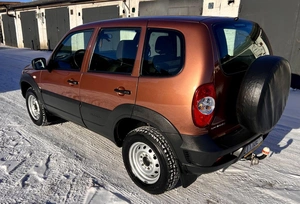 Внедорожник Chevrolet Niva 2018 года, 750000 рублей, Красноярск