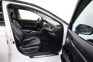 Седан Toyota Camry 2020 года, 2350000 рублей, Брянск
