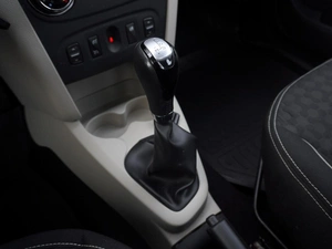 Седан Renault Logan 2016 года, 930000 рублей, Тверь