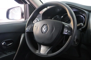 Седан Renault Logan 2017 года, 769000 рублей, Омск