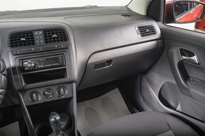 Седан Volkswagen Polo 2011 года, 749000 рублей, Томск