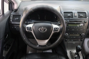 Седан Toyota Avensis 2009 года, 949000 рублей, Омск