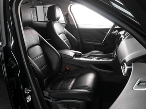 Внедорожник Jaguar F-Pace 2017 года, 2649000 рублей, Тюмень