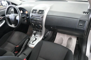 Седан Toyota Corolla 2011 года, 1239000 рублей, Омск