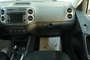 Внедорожник Volkswagen Tiguan 2012 года, 1319000 рублей, Омск