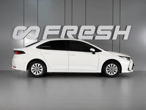 Седан Toyota Corolla 2022 года, 1899030 рублей, Красный Пахарь