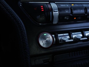 Кабриолет Ford Mustang 2019 года, 2650000 рублей, Большой Сочи