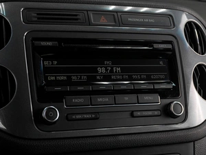 Внедорожник Volkswagen Tiguan 2011 года, 1399000 рублей, Тюмень